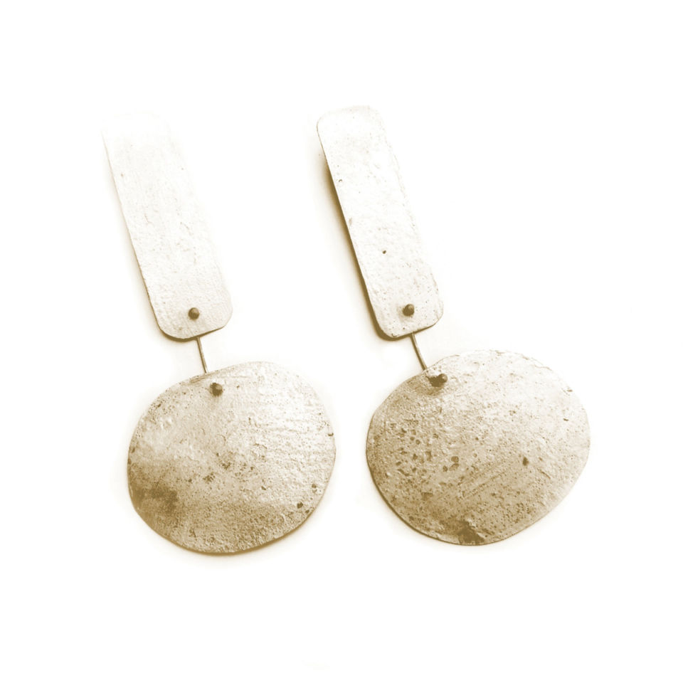 Dora-Haralambaki-earrings-e728-beige