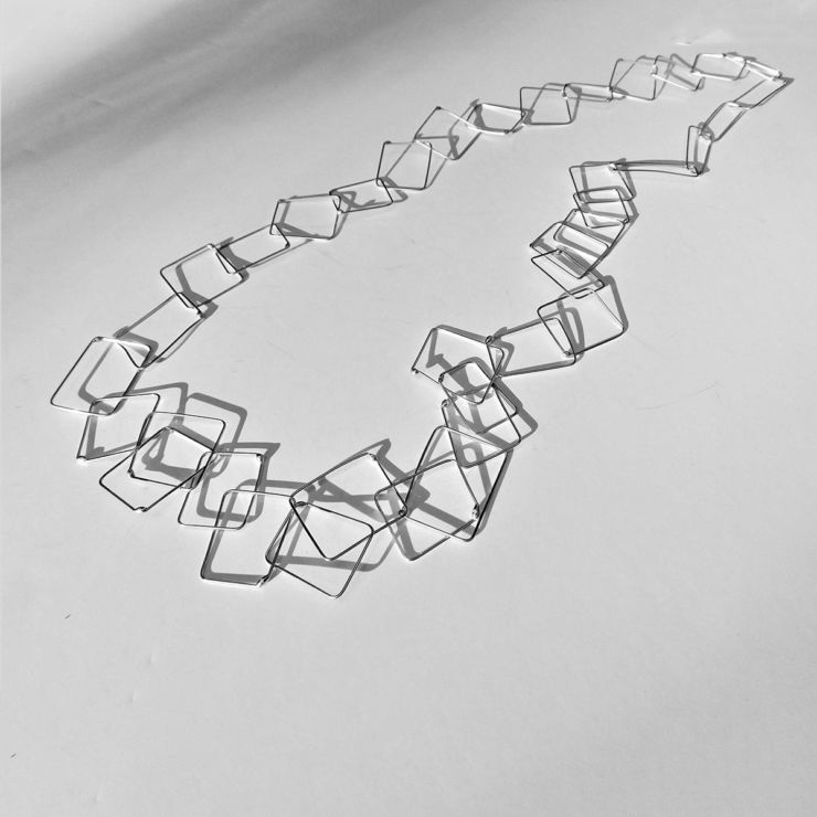 dora-haralambaki-sn735-chains