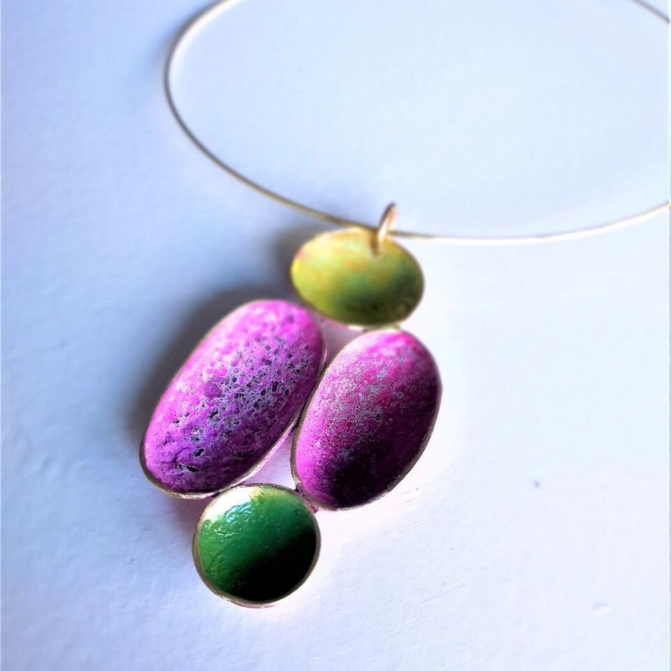 progressive-dora-haralambaki-pn1-green-pink-shades-necklace1